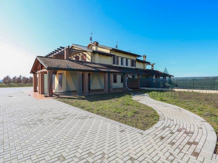 Casa con 5 locali in vendita in Via Spinalbeto, San Giorgio Pioppa, Cesena