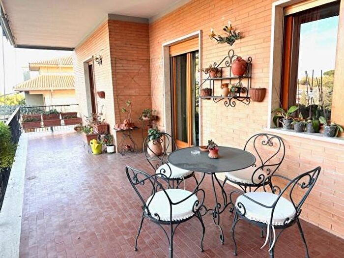 Appartamento quadrilocale in vendita in Via Cassia, La Giustiniana, Roma