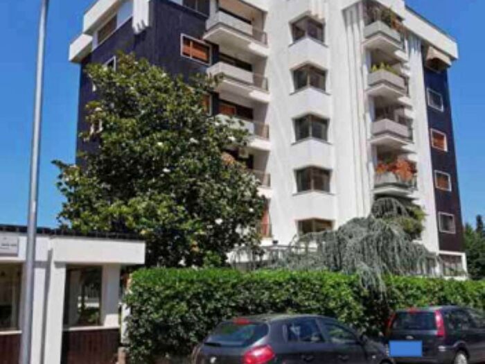 Appartamento quadrilocale in vendita in Via Giovanni Valentino Gentile, Stadio Città, Cosenza