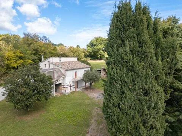Casa con 6 locali in vendita in Località Pitino, San Severino Marche