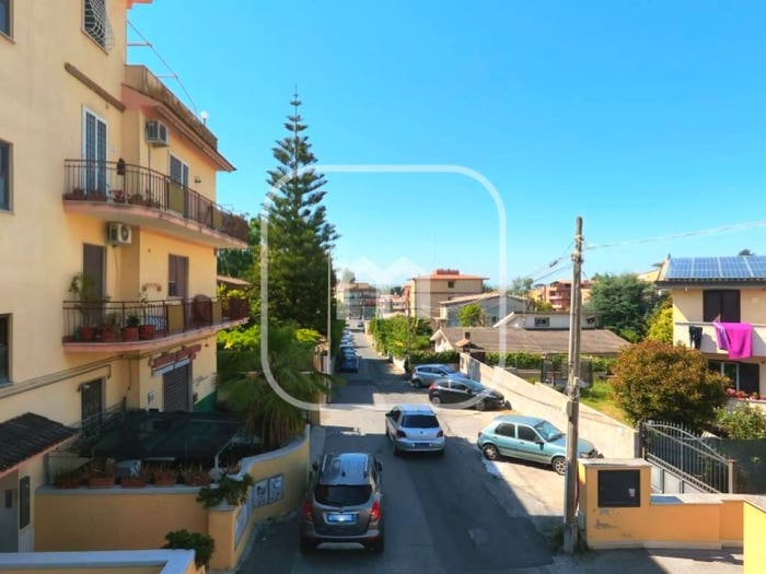 Appartamento trilocale in vendita in Via Francesco Giuseppe Bressani, Acilia, Roma