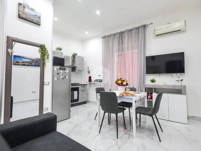 Appartamento bilocale in vendita in Via Matteo Renato Imbriani, Stella Materdei, Napoli