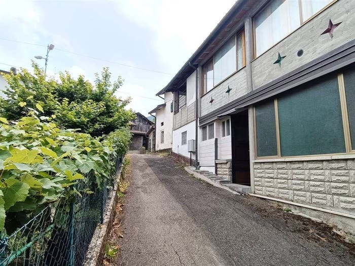 Casa con 6 locali in vendita in via Baigno Grosso, Baigno, Camugnano