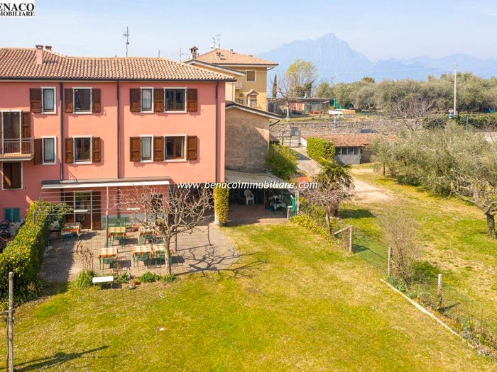 Casa con 6 locali in vendita in Via San Zeno, Centro, Torri del Benaco