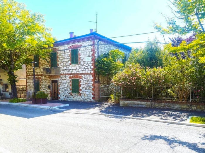 Casa quadrilocale in vendita in Via Piana, Pozzo Della Chiana, Foiano della Chiana