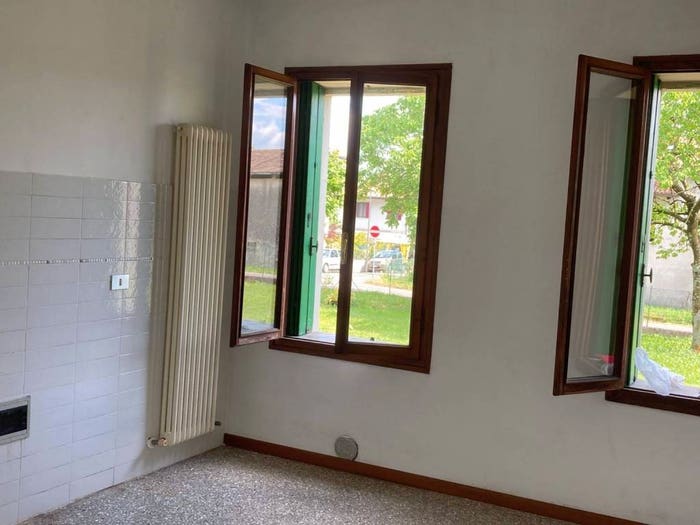 Appartamento quadrilocale in vendita in Via Giuseppe Garibaldi, Crespano Del Grappa, Pieve del Grappa