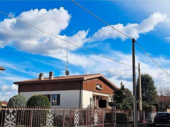 Casa con 6 locali in vendita in Lonate Ceppino