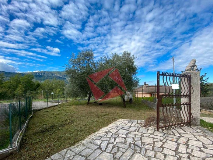 Casa bilocale in vendita in Via Valle Berta, Agosta