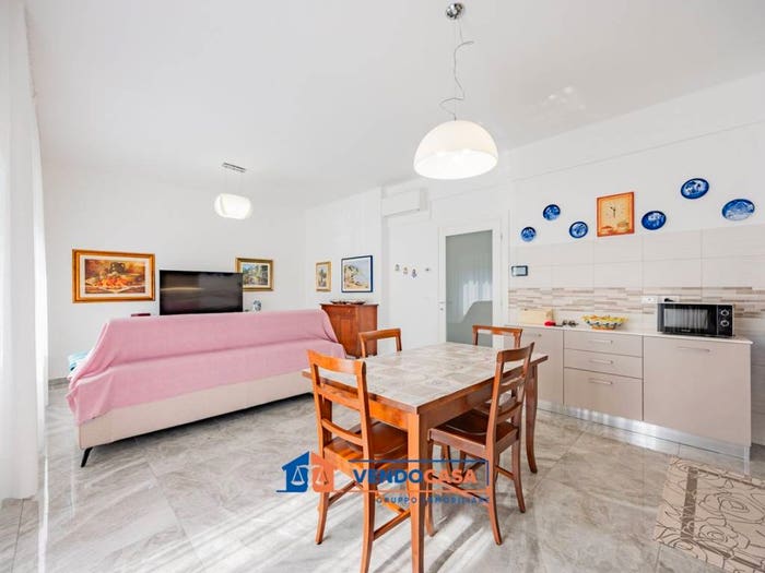 Appartamento trilocale in vendita in Via Cesarea, Centro, Loano