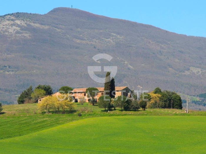 Casa con 6 locali in vendita in Via Vecciano, Cetona