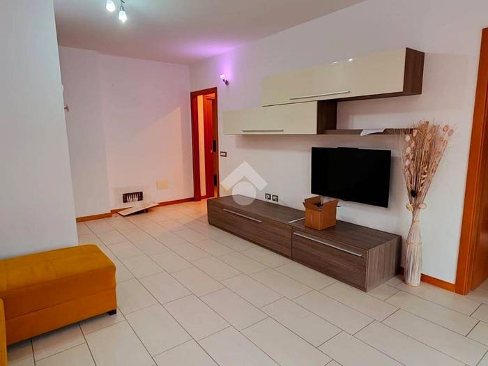 Appartamento trilocale in affitto in Via Lorenzo Bernini, Cittadella Villaggio Dalmazia, Novara
