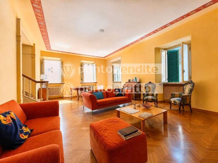 Appartamento con 6 locali in vendita in Via Fillungo, Piazza Anfiteatro Torre Guinigi, Lucca