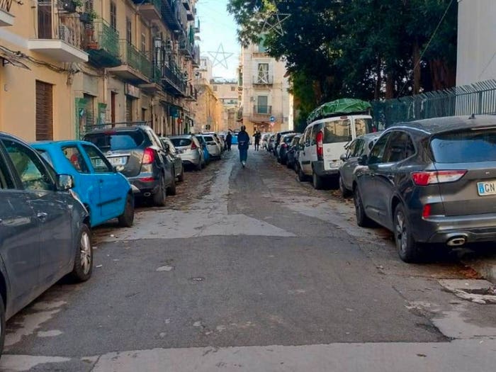Appartamento quadrilocale in vendita in via Barbaraci, Tribunale, Palermo