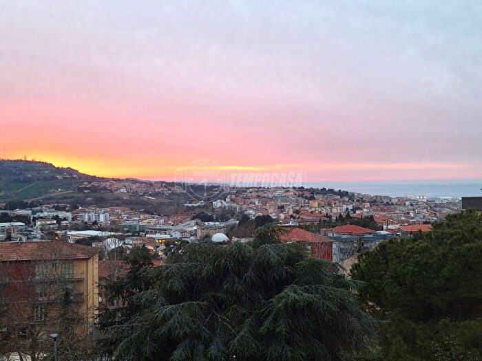 Appartamento trilocale in vendita in Via Benedetto Croce, Tavernelle, Ancona