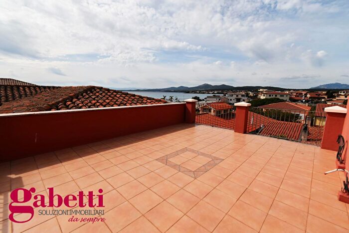 Appartamento quadrilocale in vendita in Golfo Aranci