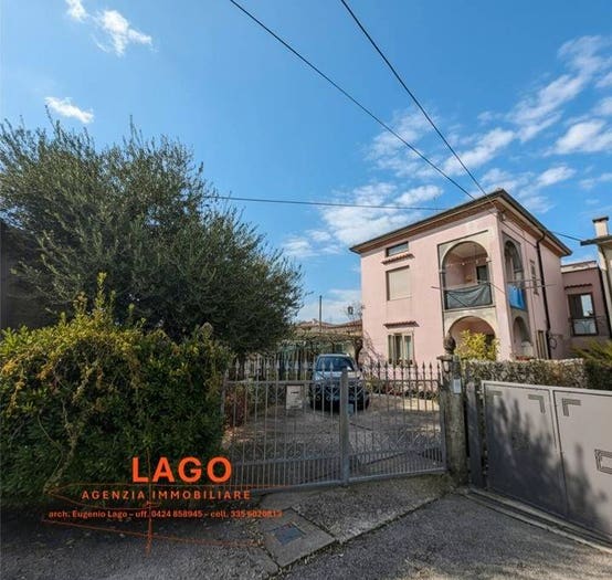 Casa con 6 locali in vendita in Nove