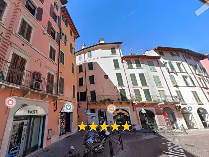 Appartamento quadrilocale in vendita in Rua Sovera, Carmine, Brescia