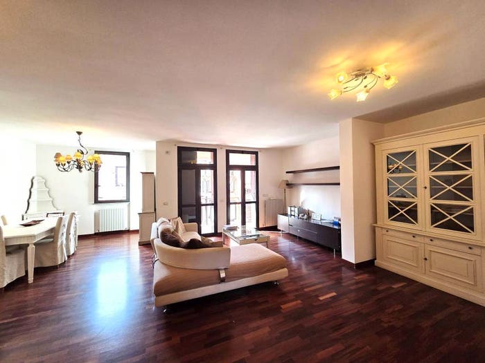 Casa quadrilocale in vendita in Via Luigi Gonzaga, Centro, Guastalla
