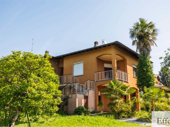 Casa con 6 locali in vendita in via Giuseppe Verdi, Centro, Biandronno