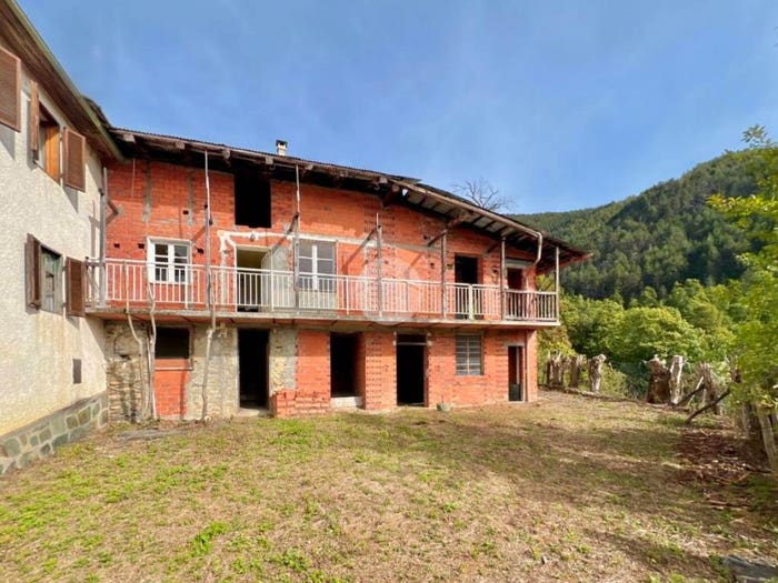 Casa quadrilocale in vendita in FRAZIONE OLDRI' CROCHERA, Viù