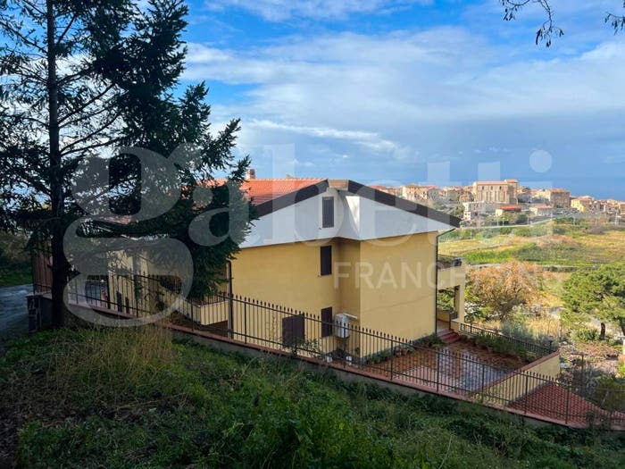 Casa con 6 locali in vendita in VIA CAMPO, Centro, Fiumefreddo Bruzio