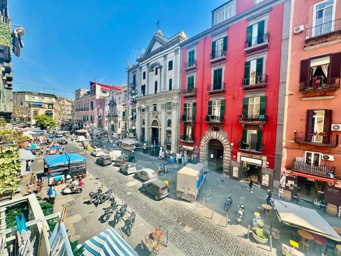 Appartamento trilocale in vendita in Via dei Vergini, Sanità, Napoli