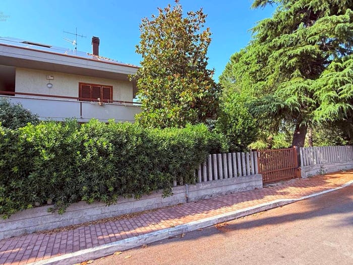 Casa con 6 locali in vendita in via Dei Melograni, Ascoli Piceno