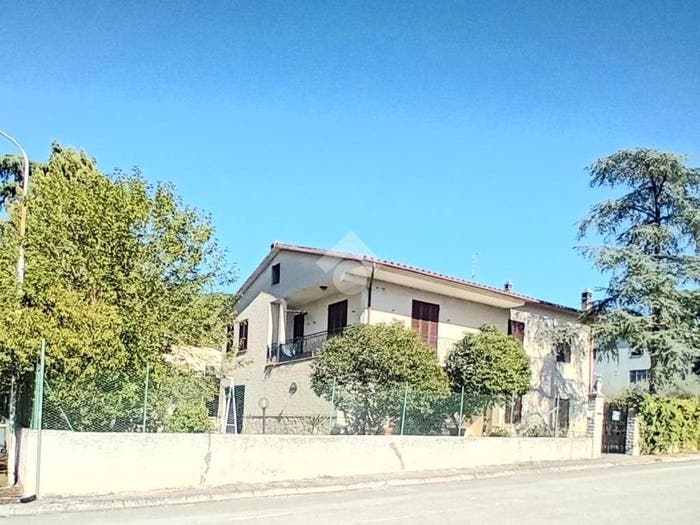 Casa con 5 locali in vendita in Via Manzoni, Centro, Campello sul Clitunno