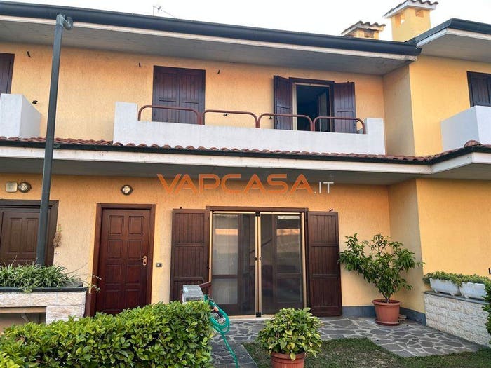 Casa quadrilocale in vendita in VIA CREMA, Centro, Romano di Lombardia