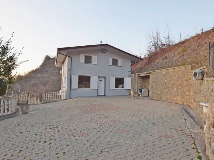 Casa con 6 locali in vendita in Strada Villarello, Ceva