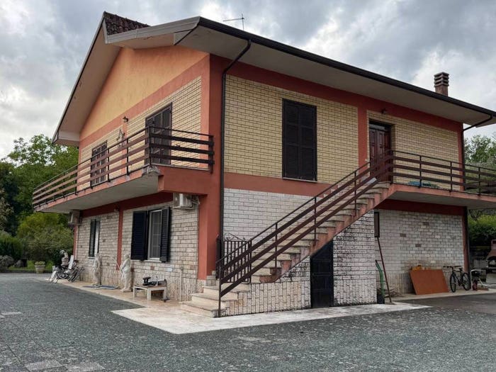 Casa con 6 locali in vendita in Strada Provinciale Fontana LiriArpino, Collefontana Fontana Liri Inferiore, Fontana Liri