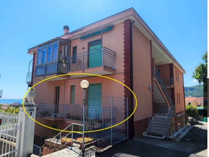 Appartamento trilocale in vendita in Via San Domenico, Centro, Pietra Ligure