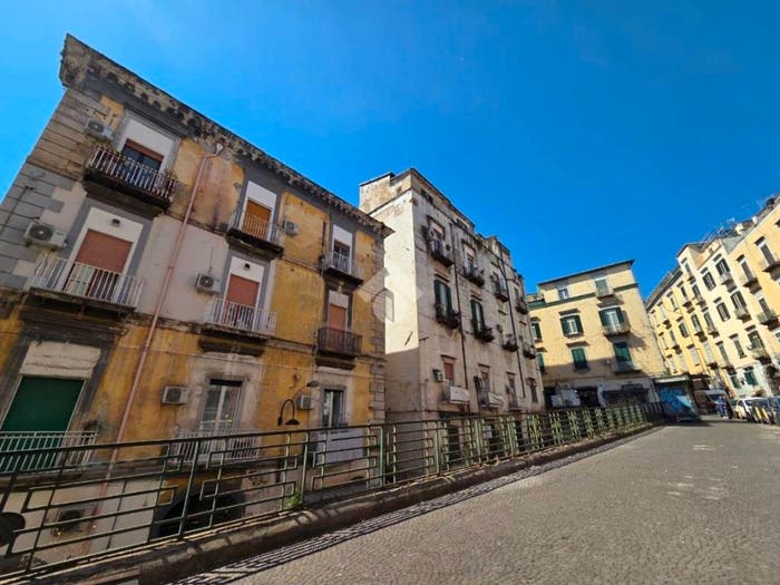 Appartamento trilocale in vendita in Piazzetta pontecorvo, Monte Santo, Napoli
