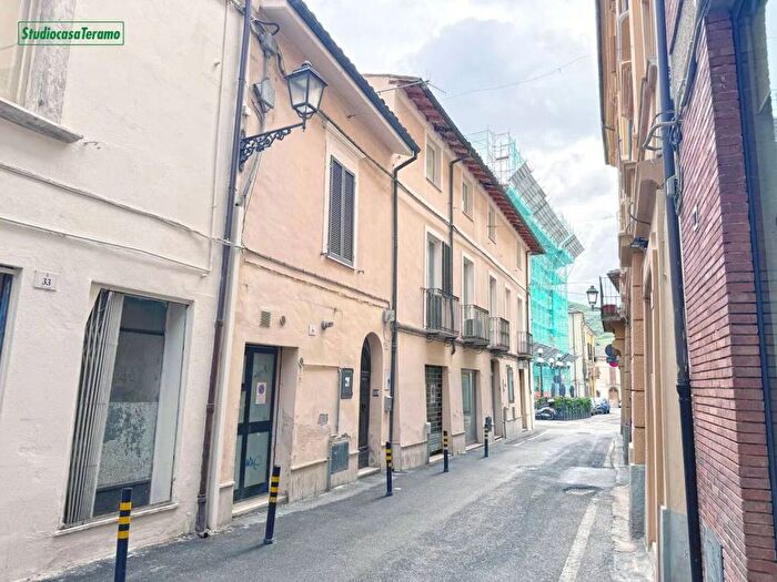 Appartamento quadrilocale in vendita in Via Carlo Forti SNC, Centro, Teramo