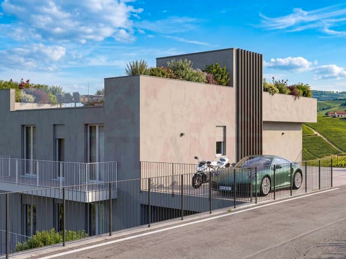 Appartamento trilocale in vendita in Strada Vedetta, Corso Langhe Moretta Corso Cortemilia, Alba