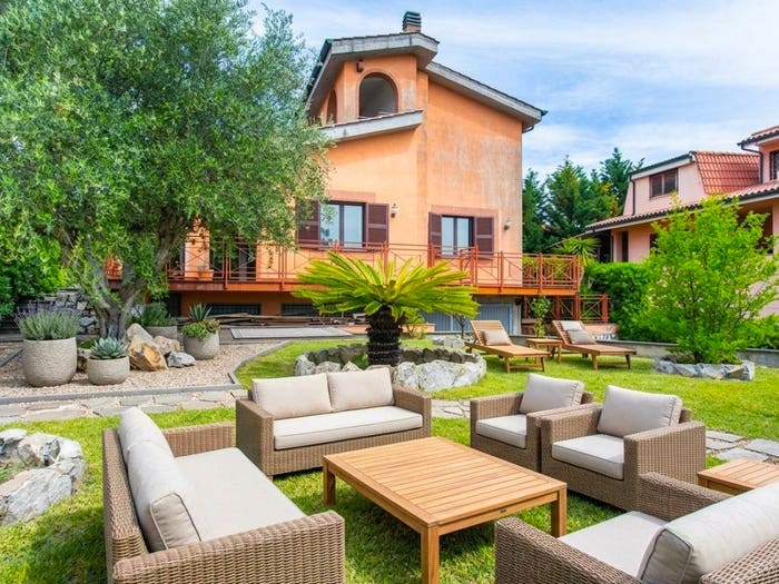 Casa con 6 locali in vendita in Via del Leone, Parco Azzurro, Guidonia Montecelio