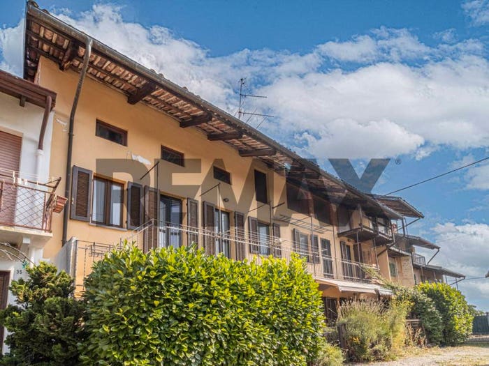 Casa con 6 locali in vendita in Zubiena