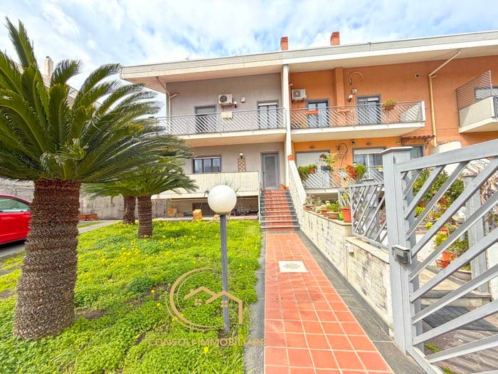 Casa con 6 locali in vendita in Viale Aldo Moro, Centro, Giarre