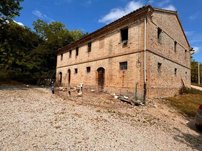 Casa con 6 locali in vendita in Contrada Maltignano, Petritoli