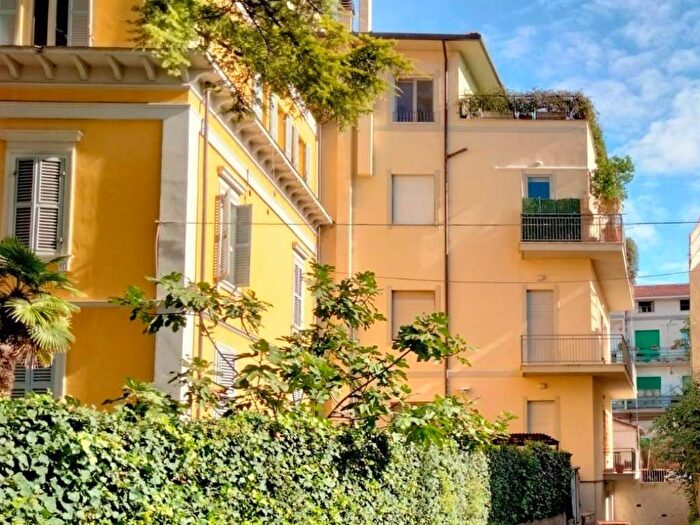 Appartamento con 5 locali in vendita in Via Brigata Garibaldi, Viale Firenze Paciana, Foligno