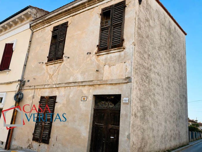 Casa con 6 locali in vendita in Via Fratelli Cairoli, Centro, Chiaravalle