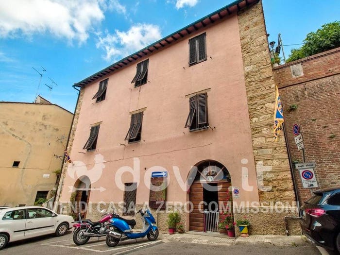 Appartamento con 6 locali in vendita in Massa Marittima, Centro