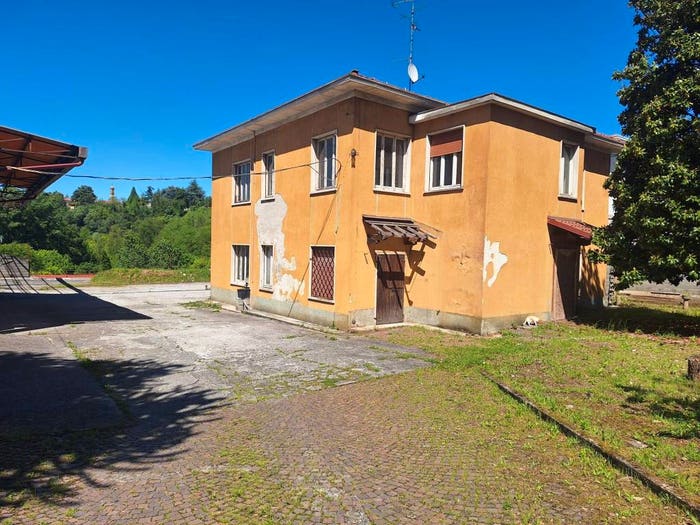 Casa con 6 locali in vendita in Via Luciano Manara, Centro, Carate Brianza