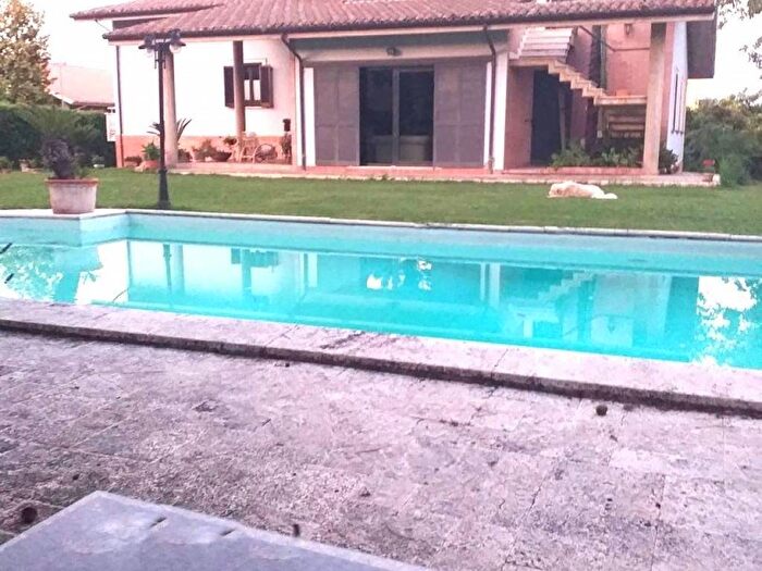 Casa con 6 locali in vendita in Via Pier Santi Mattarella, Notaresco Stazione, Mosciano Sant'Angelo