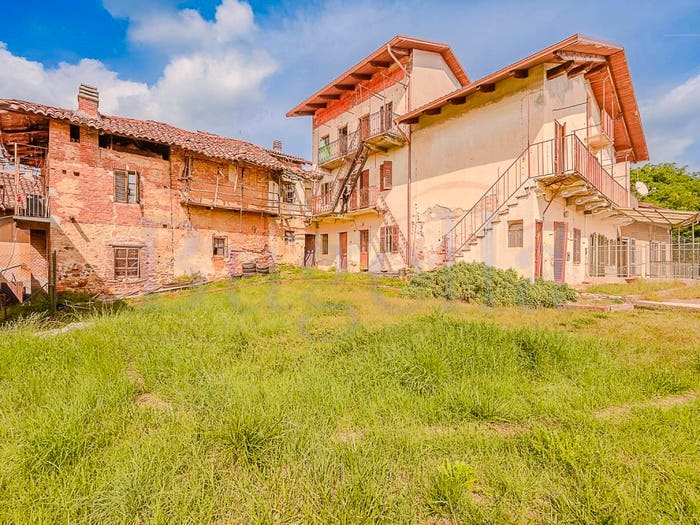 Casa con 6 locali in vendita in Via Fratelli Bianchetto, Lessona