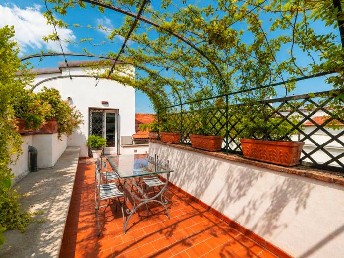 Appartamento con 6 locali in vendita in Lungarno Amerigo Vespucci, Borgo Ognissanti Il Prato, Firenze