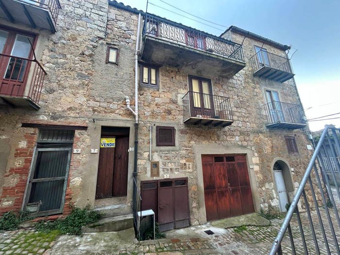 Casa con 6 locali in vendita in Via Vincenzo Bellini, Petralia Sottana
