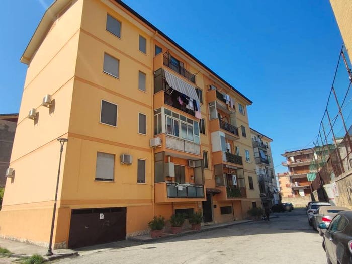 Appartamento quadrilocale in vendita in Via Giordano Bruno, Centro, Maddaloni