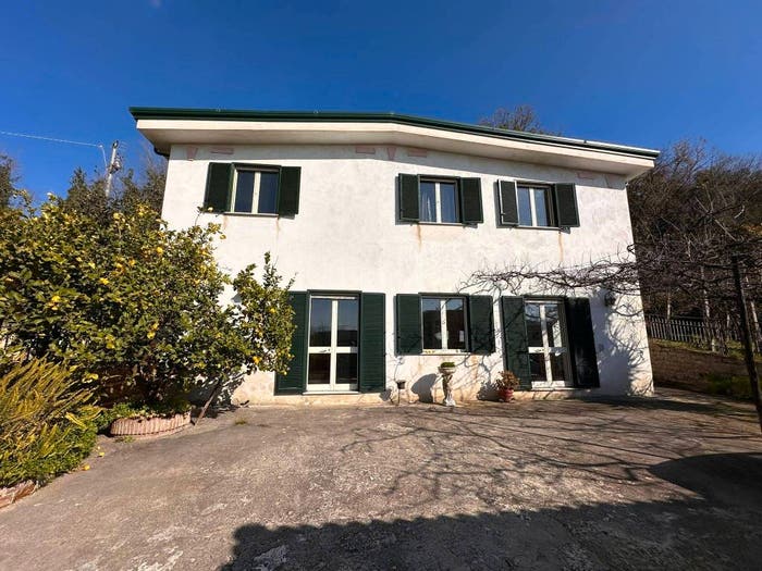 Casa con 6 locali in vendita in Via della Vigna, Maddaloni