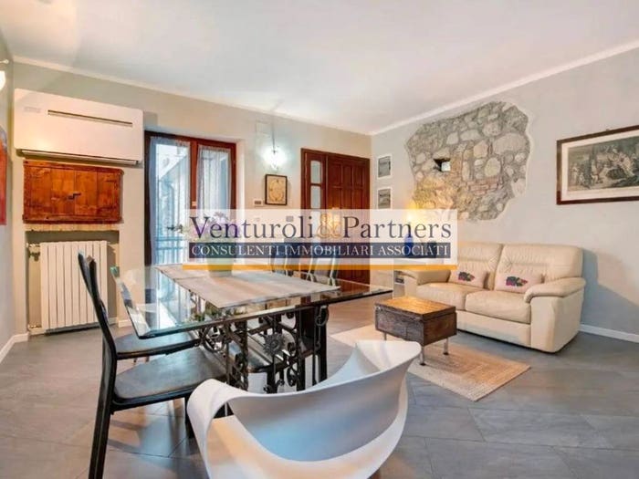 Appartamento trilocale in vendita in Via Roma, Moniga del Garda